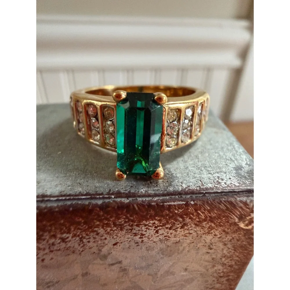 Vintage Emerald Cut Green Stone Cocktail Ring Gold Tone Size 7.5